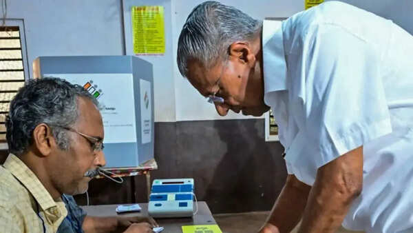 Kerela polls: LDF confident, UDF eyes 100+ seats, BJP predicts hung verdict