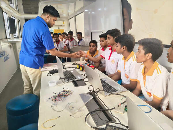 ‘Lab on Wheels’ for children from Atal School