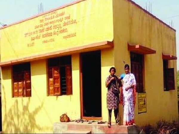 Parents fume at unhygienic conditions in anganwadi