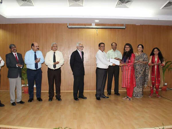 Lucknow Metro felicitates Amity University students for designing artworks for Metro stations