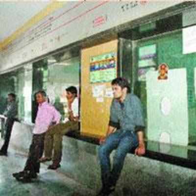 Commuters unhappy with closed ticket windows