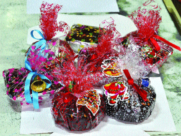 Welcome Christmas with plum cakes