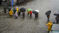 Mumbai rains: Close shave for journo during reporting 