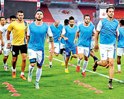 Bottom-rung Mumbai and Pune battle for semi-final spot