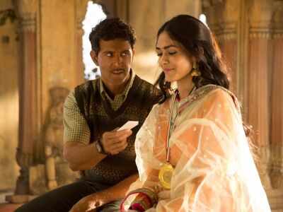 Mrunal Thakur defends Hrithik Roshan’s skin tone in Super 30