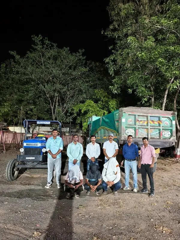 Major crackdown on sand smugglers in Amravati, 10 arrested