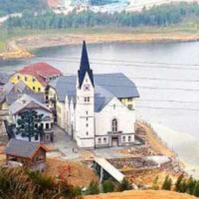 Alpine village in the Far East: Chinese construct replica of Austrian town