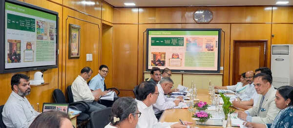 CS reviews Saksham Anganwadi, Poshan 2.0 initiatives in state
