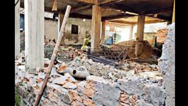 2 injured in Tangra wall collapse in Kolkata
