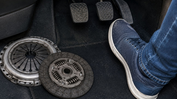 Common mistakes that reduce clutch life: Driving habits to avoid