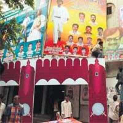 Rajni mania hits Aurora