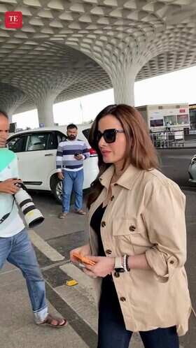 Neelam Kothari Surprises Fans at Airport