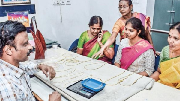 Cash sales at jewellery shops spike as customers use 2,000 notes