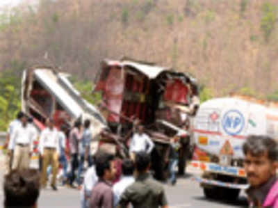 14 killed in Mumbai-A’bad highway crash