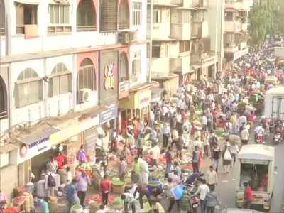 Mumbai: Amid surge in COVID cases, huge crowd at Dadar market, Shivaji Park; social distancing norms flouted