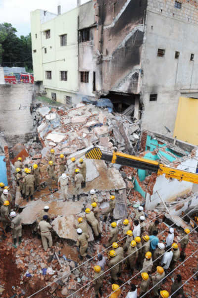 Building collapses in Thane