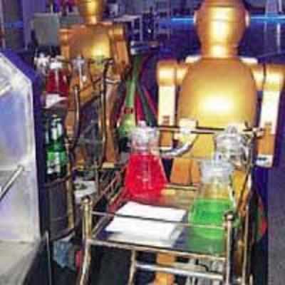 Robots wait on tables at new Chinese restaurant