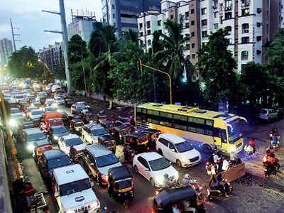 Mumbai: Kandivali residents cannot open their window due to high noise level