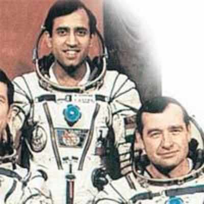 Space heroes meet in Delhi after 24 yrs