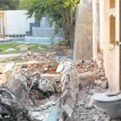 Mahajan bungalow loses all '" lock, knobs & jacuzzi
