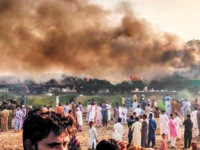 Fire on moving train kills 74 in Pakistan