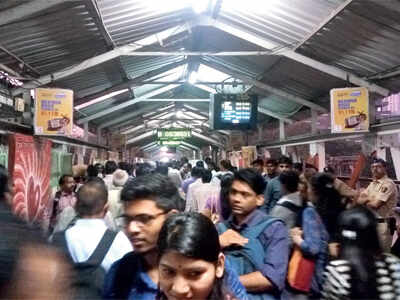 Elphinstone Road stampede: WR gives clean chit to railway staff