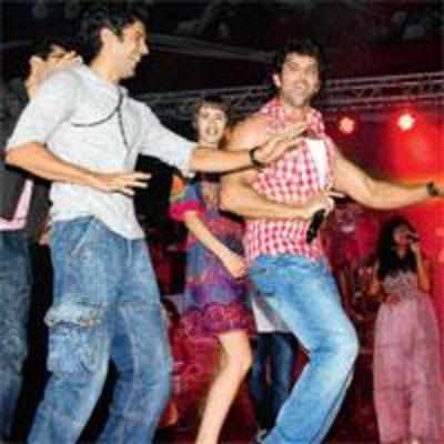 Farhan captures Hrithik's moves