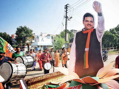 In Fadnavis’s home, friends and family hold the fort