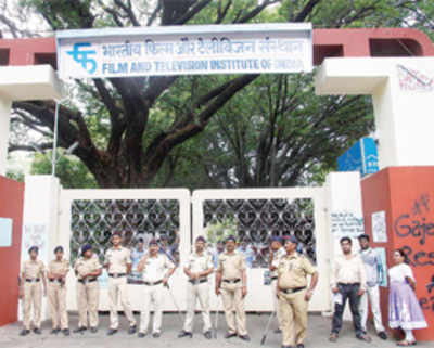 Govt ready to talk to FTII students