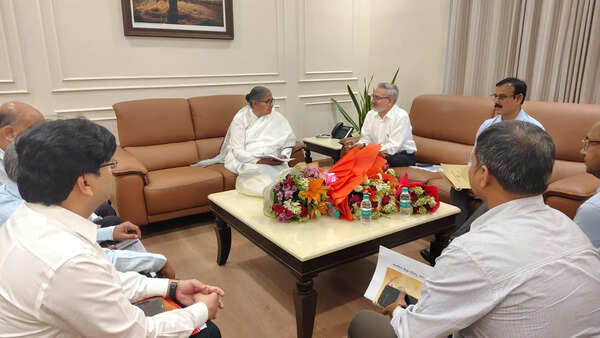Minister reviews secondary education reforms progress