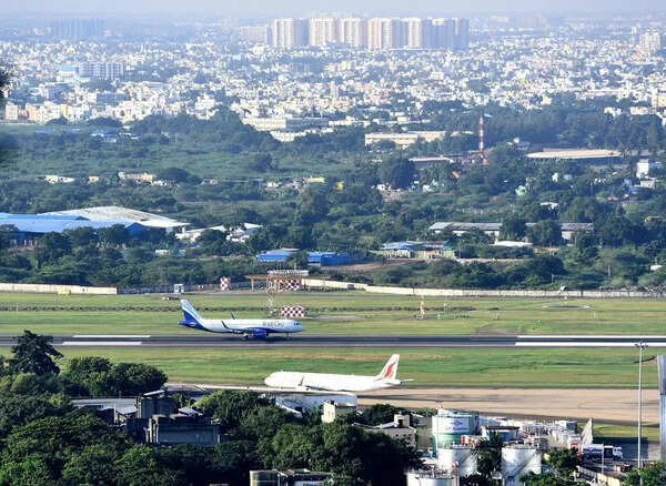Rain, winds disrupt 15 flights to and from Chennai airport by nearly an hour