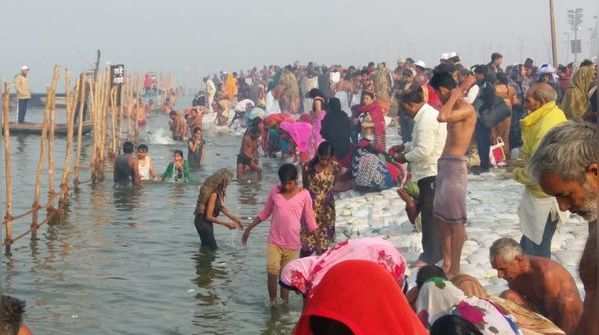 Thousands of devotees take holy dip at sangam on first day of Makar Sankranti