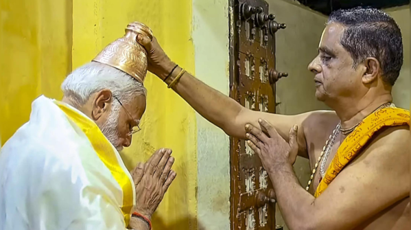  PM visits Temple in Dhanushkodi 