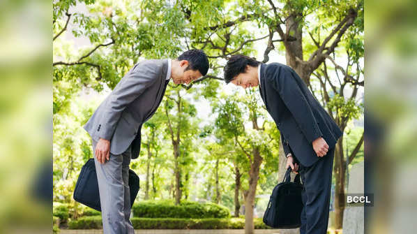 Understanding Japanese bow etiquette: What we can learn from it