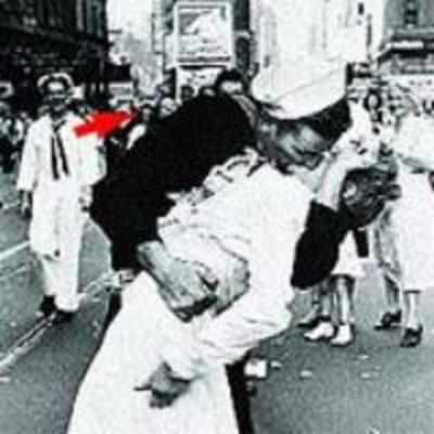 New book identifies iconic World War II '˜Kissing Sailor' couple