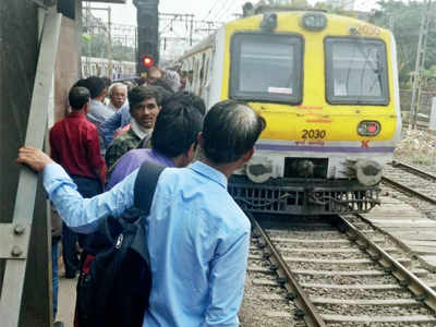 Mumbai train misses Mulund station; commuters were ready to jump