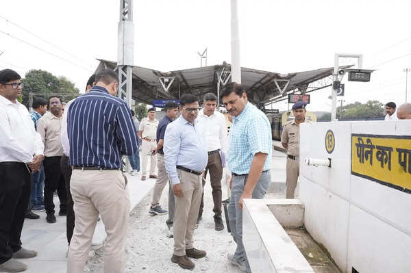 NCR GM inspects stations Chunar Jn, reviews redevelopment works
