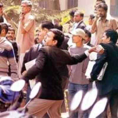 Lawyers take law into their hands; target journos, cops at Bangalore court complex
