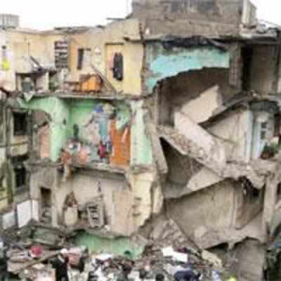 10 dead, many still trapped as Kalwa building collapses