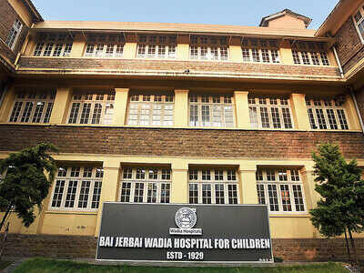 Wadia shuts doors, sends patients out