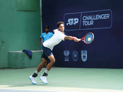 Manish upsets 16th seed to move into last 16