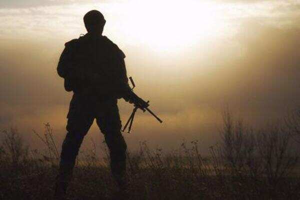 Residents salute valour of soldiers