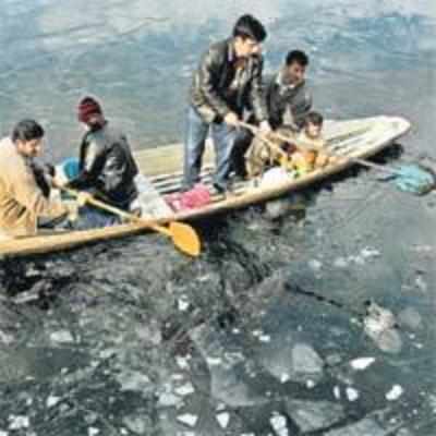 90 illegal structures razed near Dal Lake