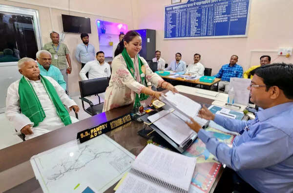 Rohini, daughter who gave Lalu Prasad a kidney, files her poll nomination
