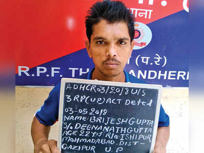 Not finding cash at rail counter, thief improvises