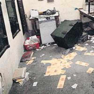 Four armed thieves rob Jalandhar post office of Rs 40 lakh