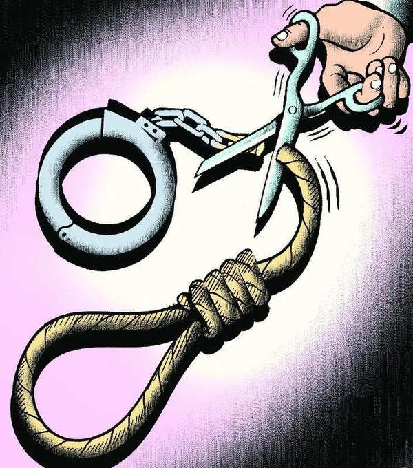 Murder accused found hanged by his drawstring in Karjan lockup