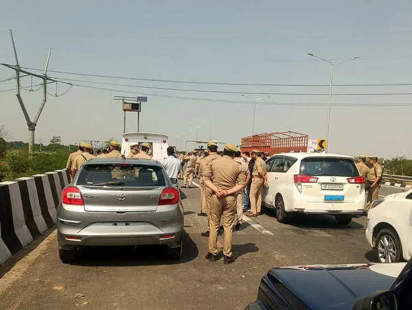 Gunmen pull off daylight cash van heist at Crossings Republik, flee with Rs 20 lakh