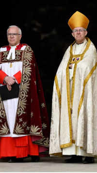 Dean of Westminster and the archbishop of <i class="tbold">canterbury</i> await the arrival of the King