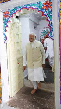 Modi visits Sreenath ji Temple